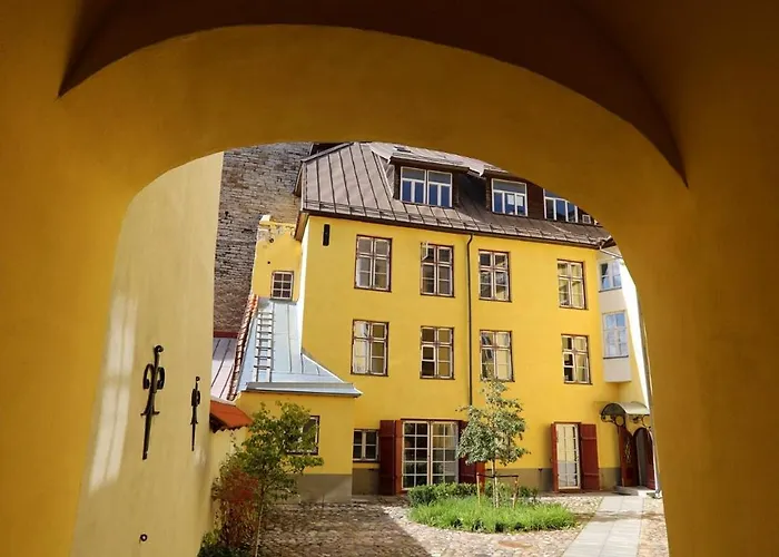 Toompea Castle * تالين