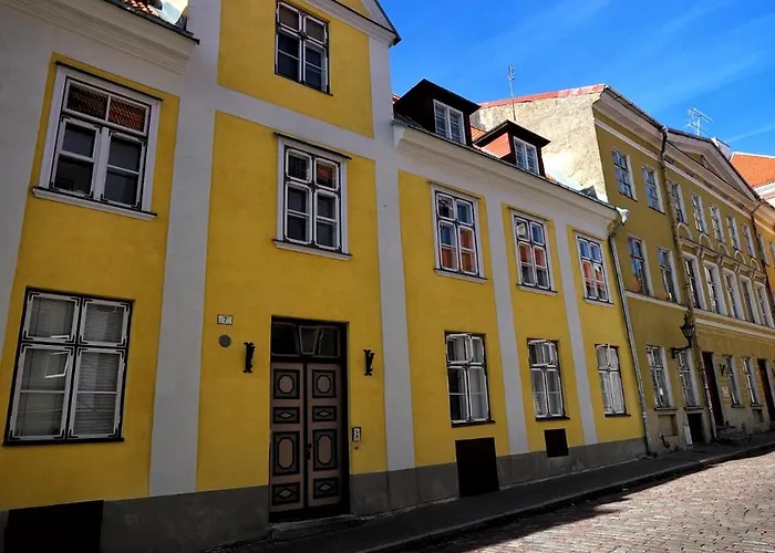 Toompea Castle * تالين